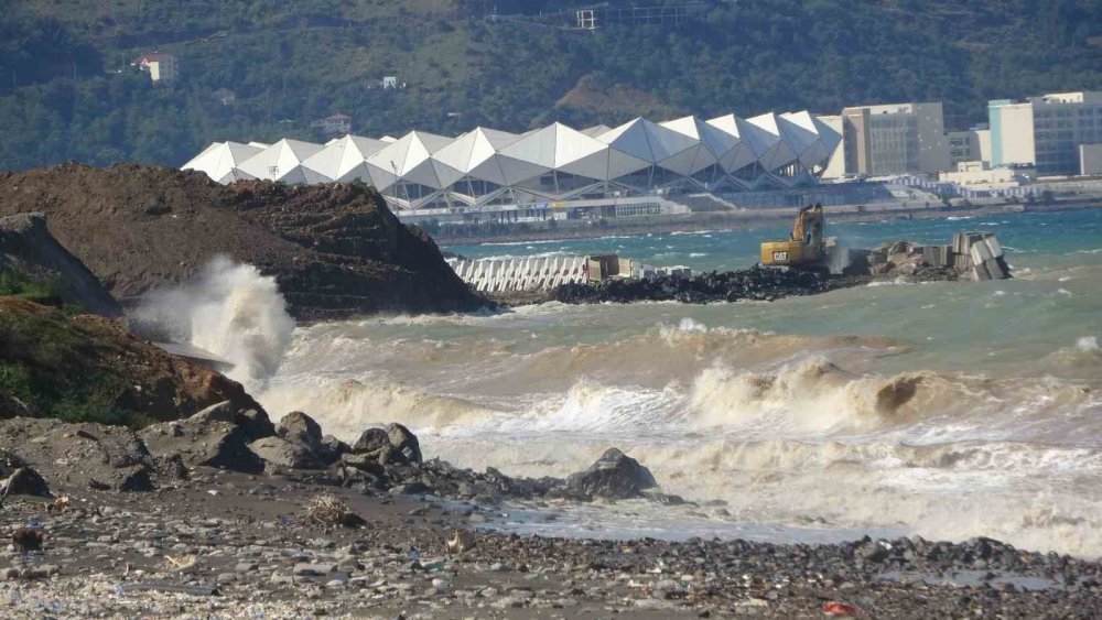 Doğu Karadeniz’de Fırtına Etkili Oluyor