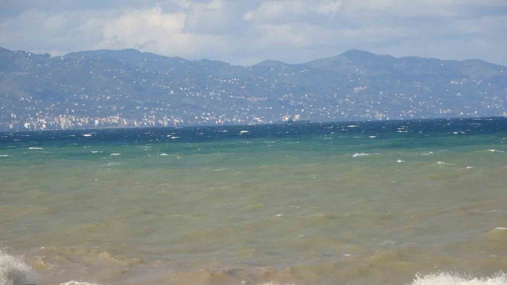 Doğu Karadeniz’de Fırtına Etkili Oluyor