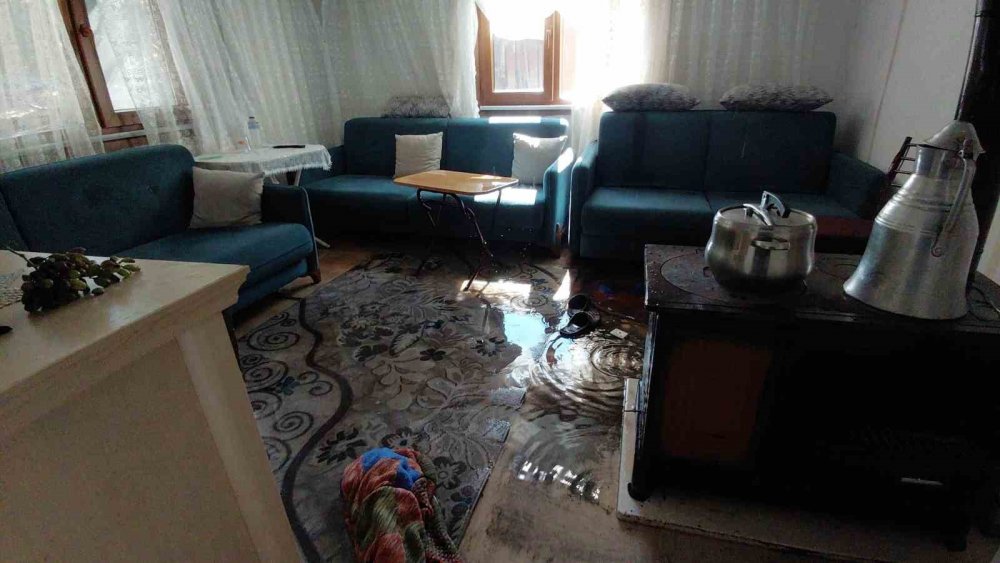 Bolu’da Ahşap Evde Korkutan Yangın: Köylüler Faciayı Önledi