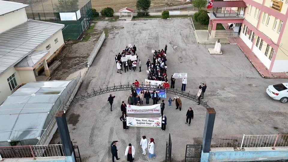 Bayburt’ta Meme Kanserine Karşı Farkındalık Yürüyüşü Düzenlendi