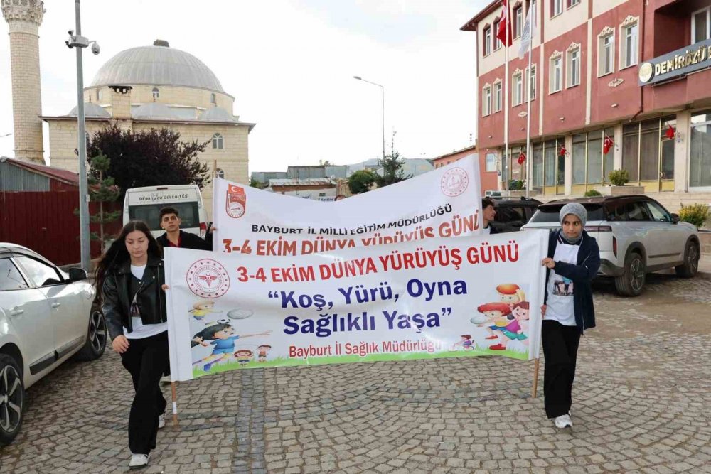 Bayburt’ta Meme Kanserine Karşı Farkındalık Yürüyüşü Düzenlendi