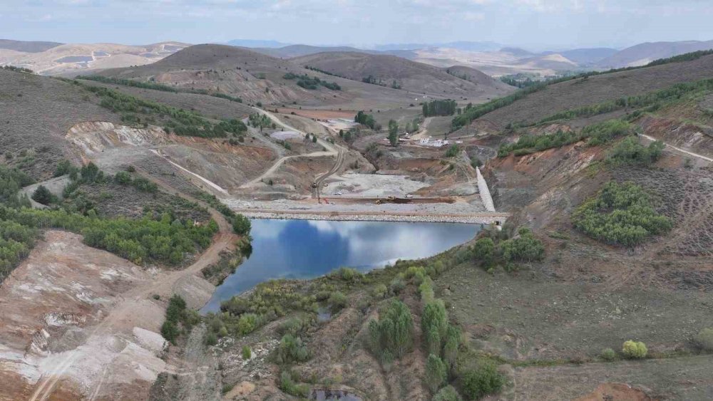 Bayburt Petekli Göleti’nde Gövde Dolgu Çalışmaları Sürüyor
