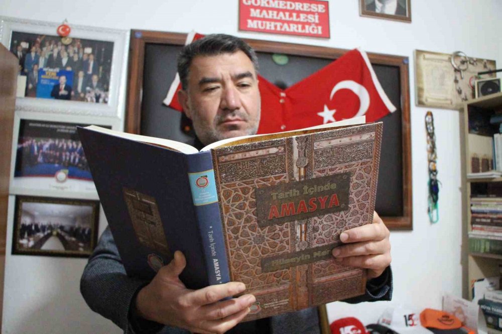 5 Bin Kitap Toplayıp Muhtarlığı Mini Kütüphaneye Dönüştürdü