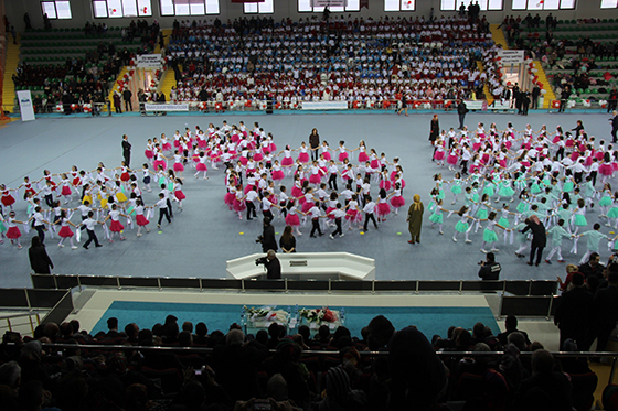 Rize 23 Nisan Etkinlikleri Kapalı Spor Salonu - İzle